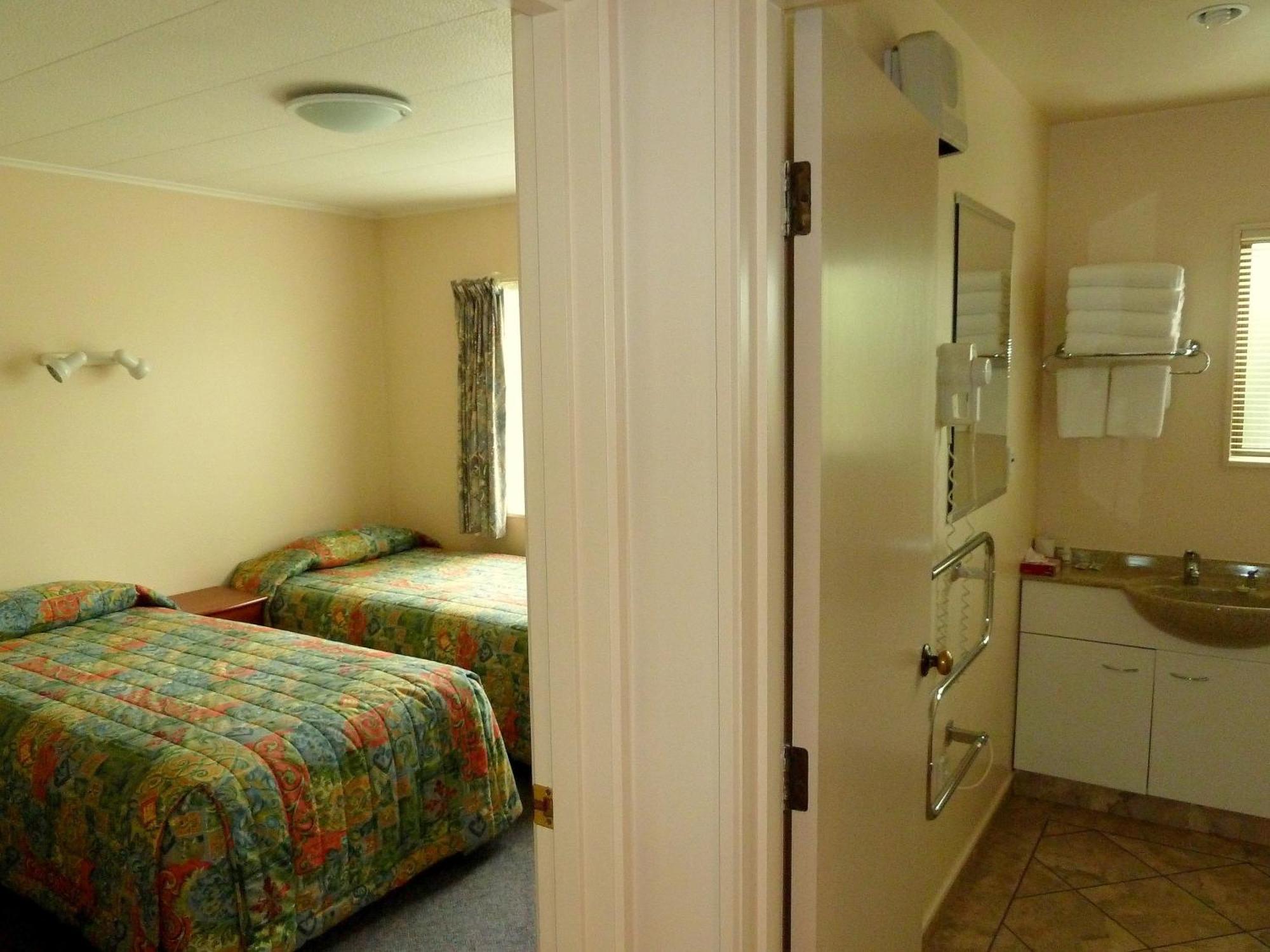 Tudor Lodge Motel Nelson Extérieur photo
