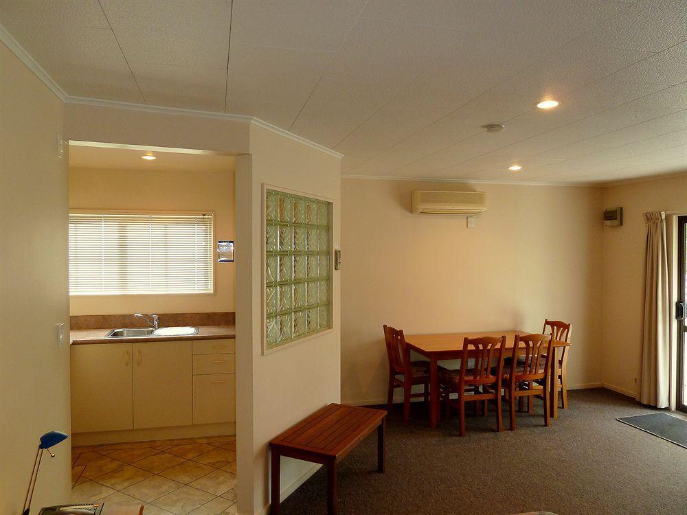 Tudor Lodge Motel Nelson Extérieur photo