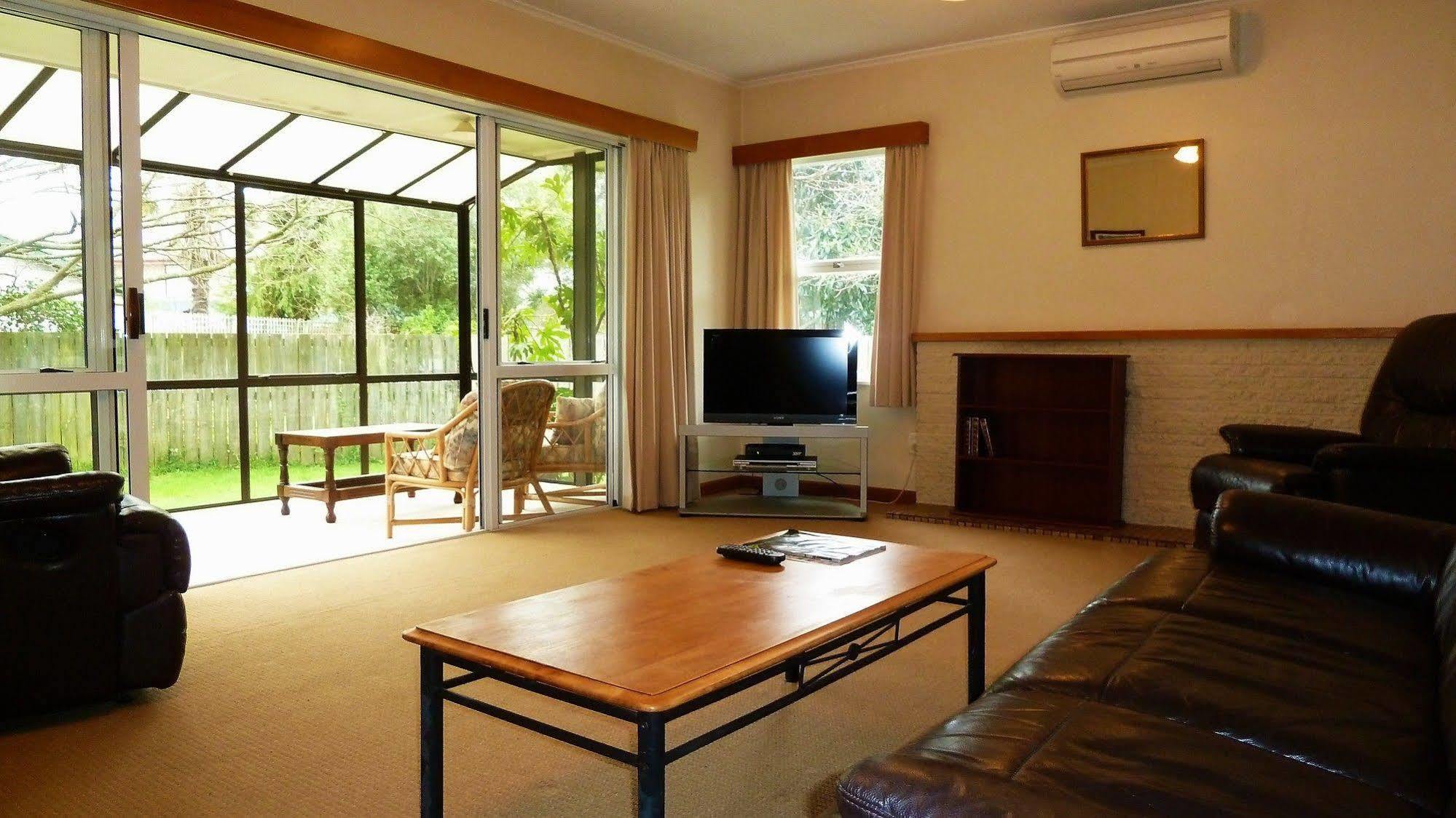 Tudor Lodge Motel Nelson Extérieur photo
